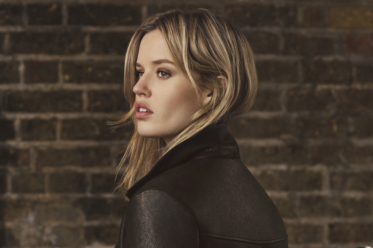 Bee emblem with rose details and lightning bolts — artisanal hand-drawn graphic design by BMD Design (Bruno Michaud) for Mulberry.