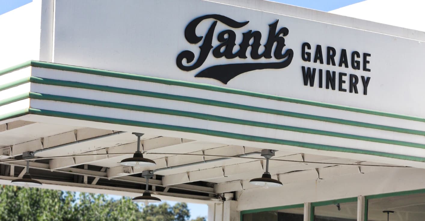 BMD Design / Logo / Tank Garage Winery